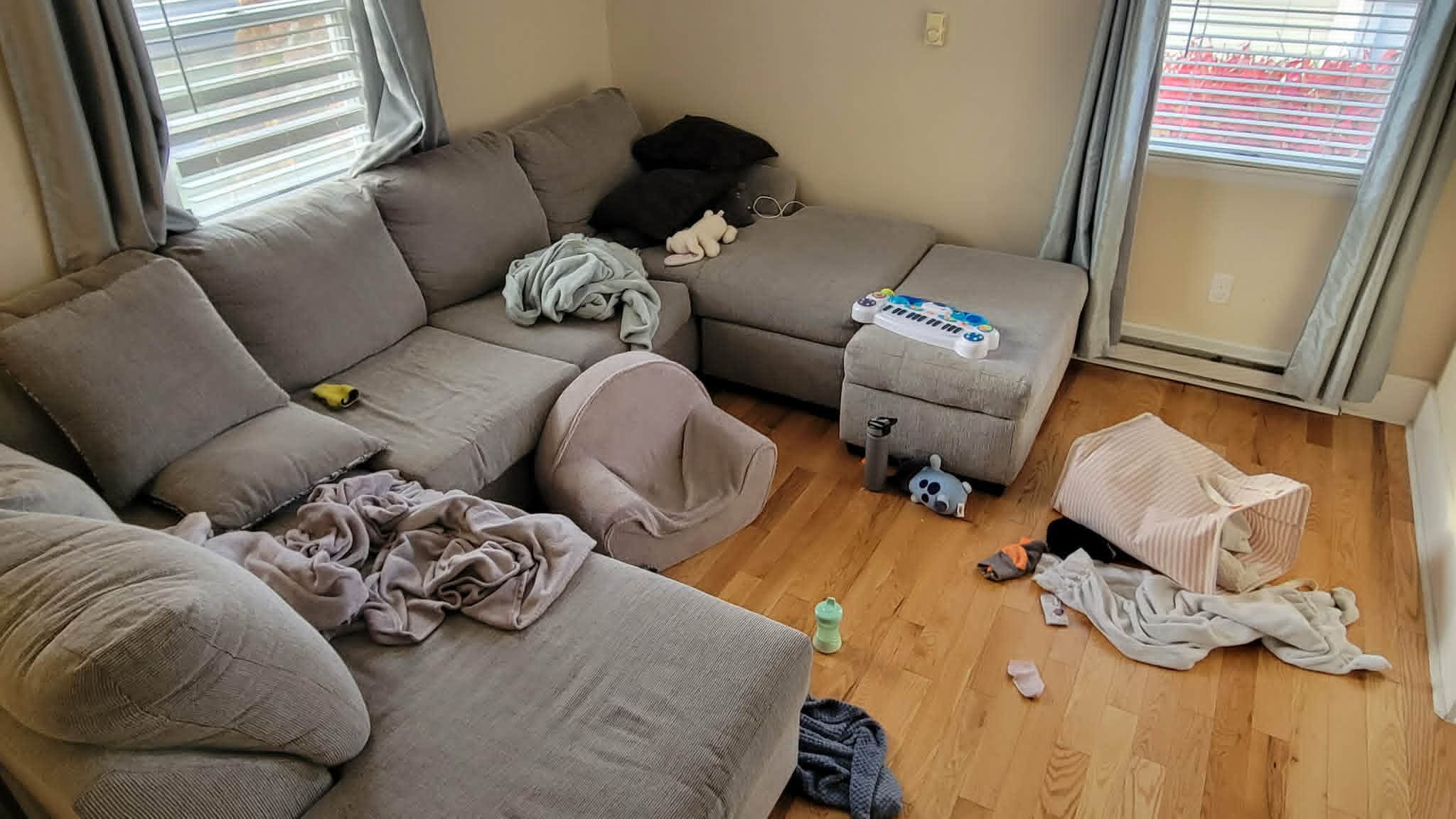 Family room before cleaning
